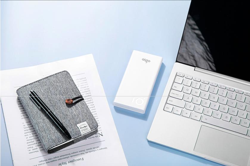 口袋里的减负能手：aigo移动电源C10P轻薄简约双向快充