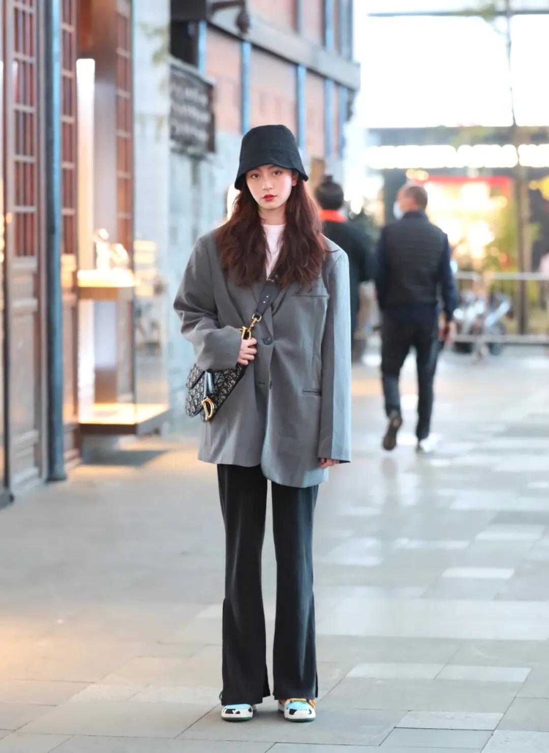 大冬天别露脚踝今年流行怎么穿,秋冬不要再露脚踝了