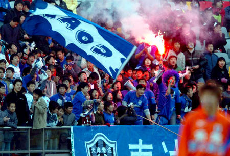 重温赛事-联赛落幕，深圳鲁能冠亚军，2004年中超联赛（第22轮）