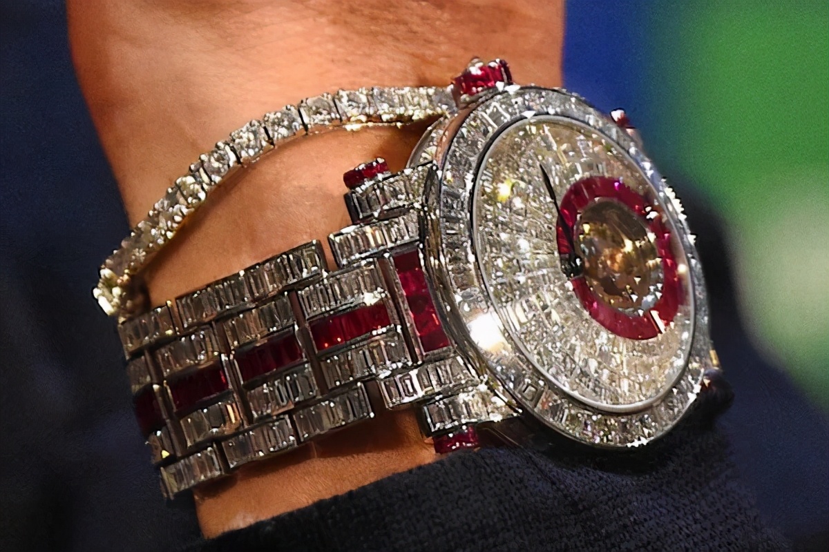 c罗36岁依然保持完美身材,36岁的c罗还在拼命吗