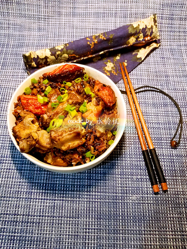 面包机也可以做煲仔饭哟，排骨黑米煲仔饭，就是这么的简单好吃