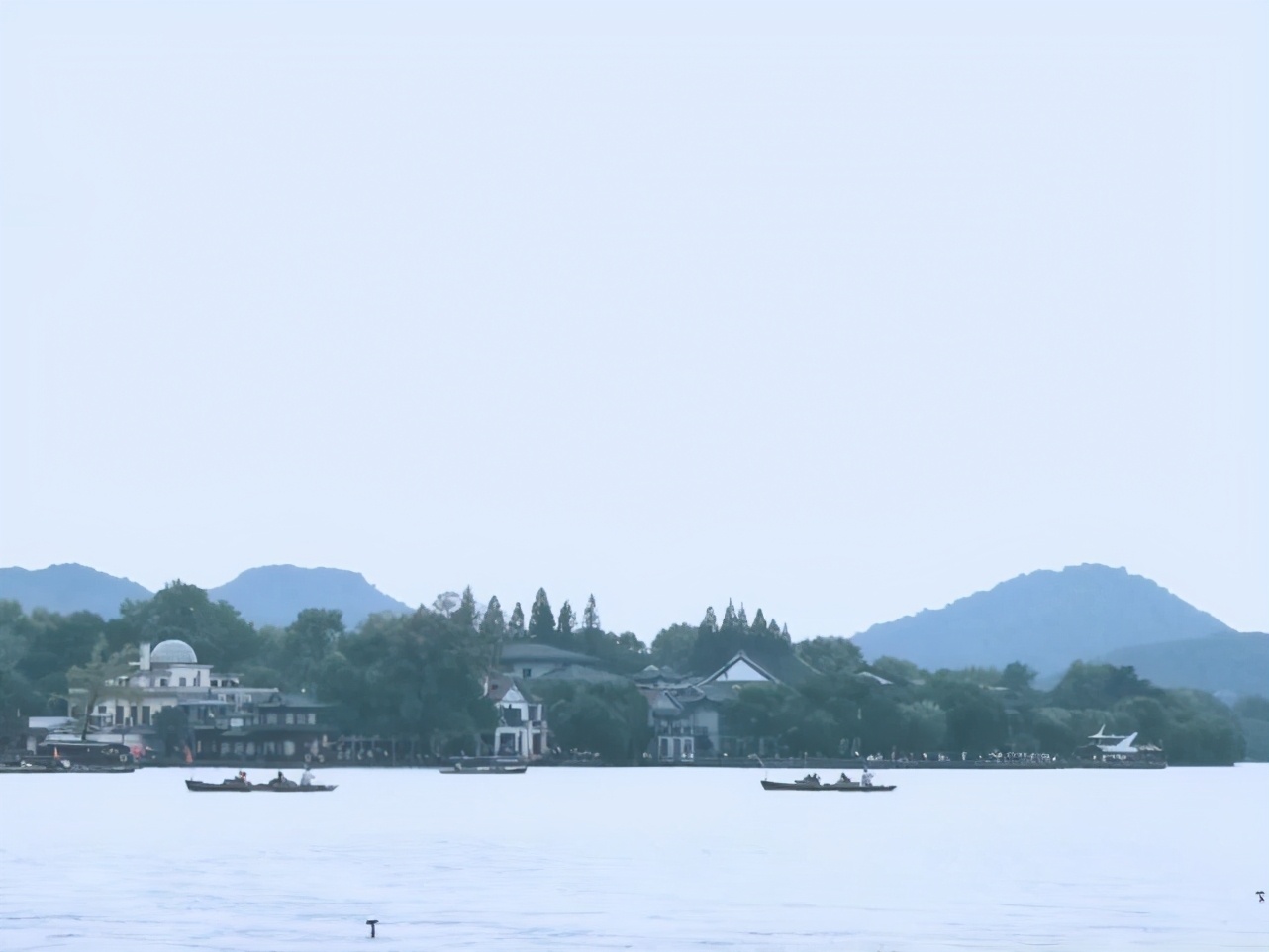 杭州西湖的地位和价值,西湖为杭州带来了人气和知名度