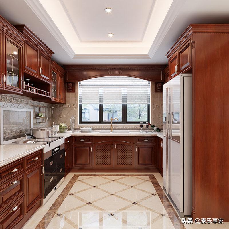 家里的厨房安上这样一个置物架,厨房装哪种置物架方便又好看