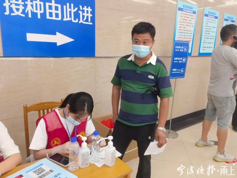 志愿红闪耀在疫情防控一线,志愿红点亮疫线之光