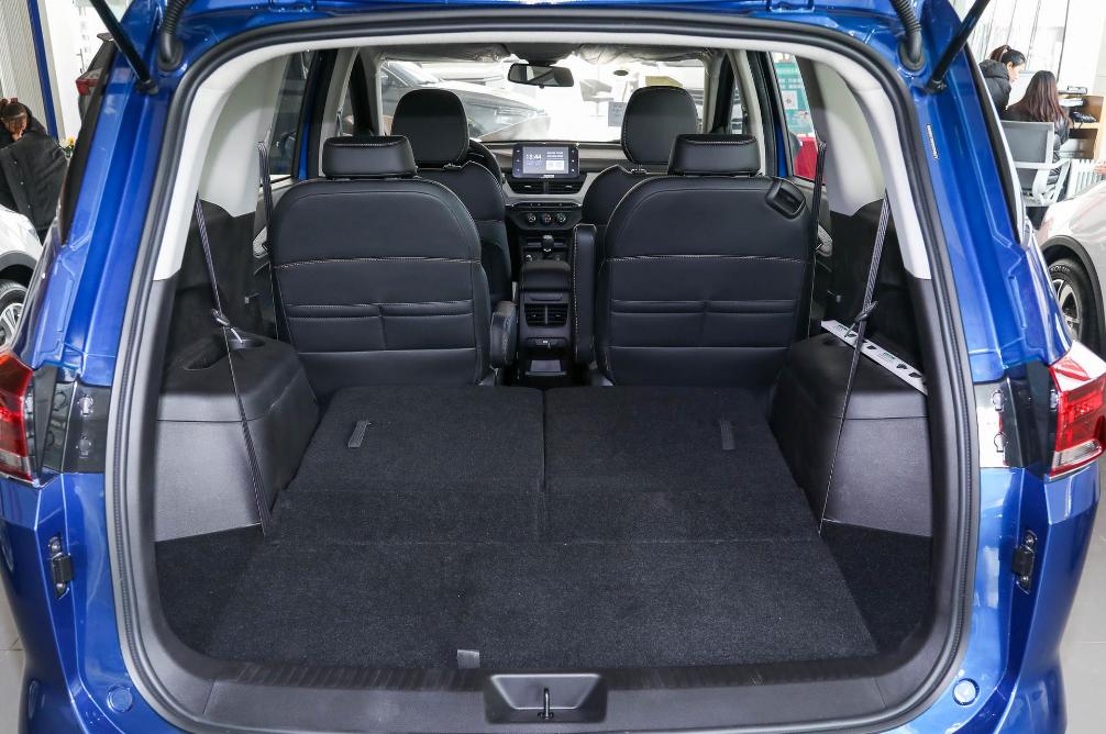 宝骏360六座售价及车型图片,宝骏360cvt六座版