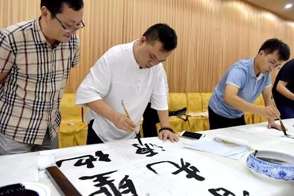 书法创作太难了尤其是单个字,写书法能不能完全用现代简化字