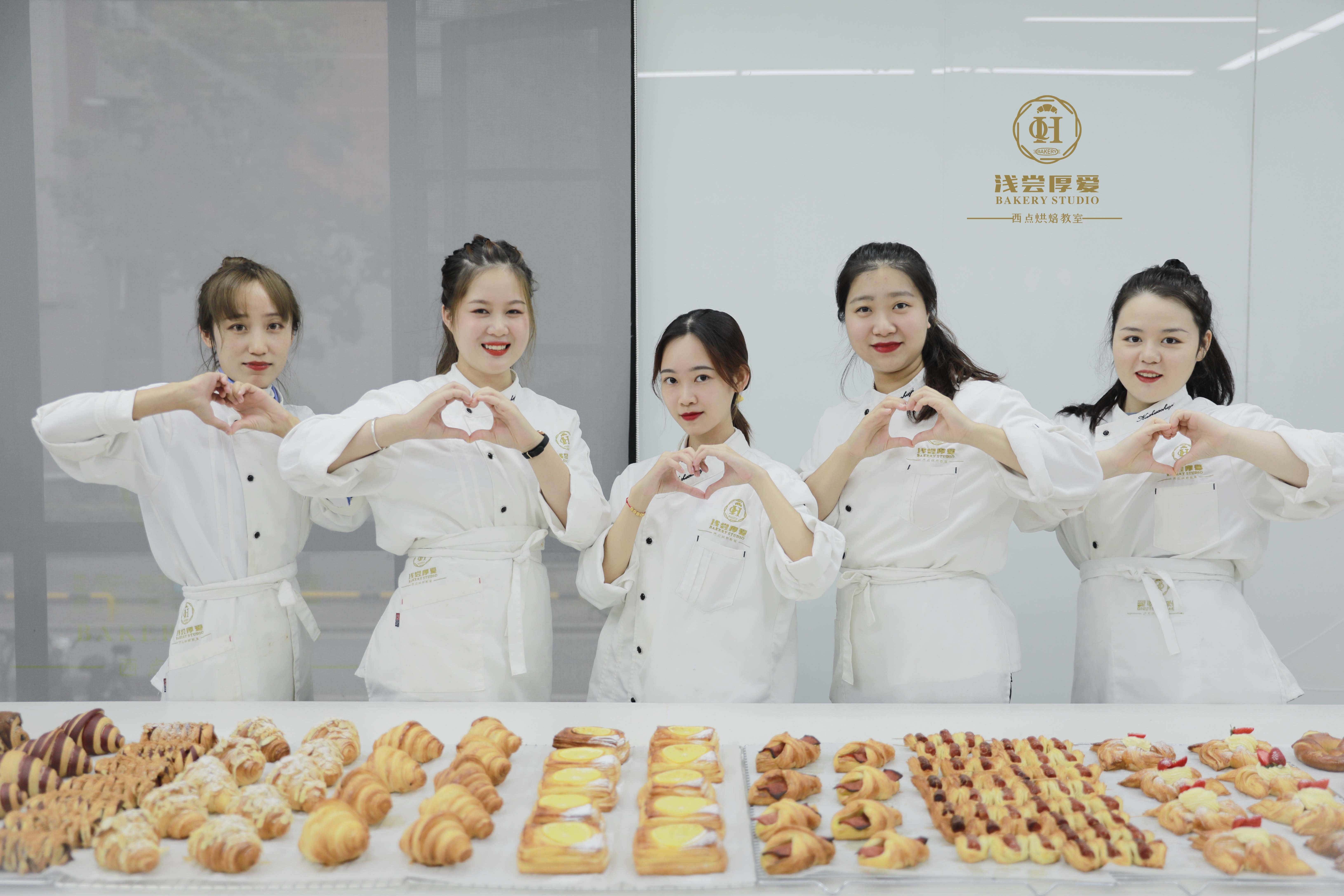 西点烘焙短期培训初中,从0到1学西点烘焙学费多少钱