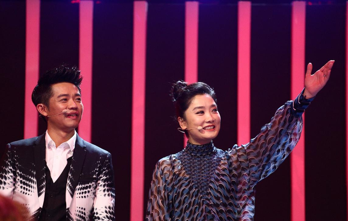 土了23年，凭一首《海底》出圈，喜欢凤凰传奇，丢人吗？