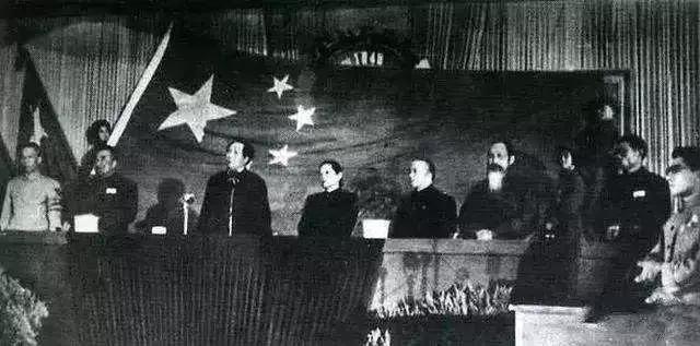 今天，是五星红旗的生日！这三人值得被铭记