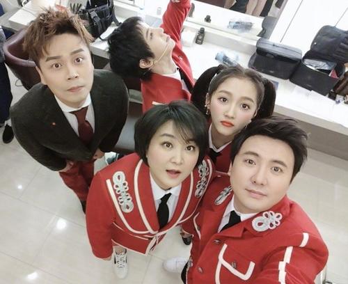 鹿晗官宣后和关晓彤同框,关于鹿晗和关晓彤的合影