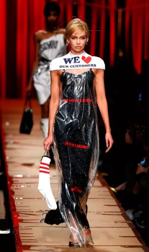 辣眼睛雷人服装,辣眼睛的红衣服