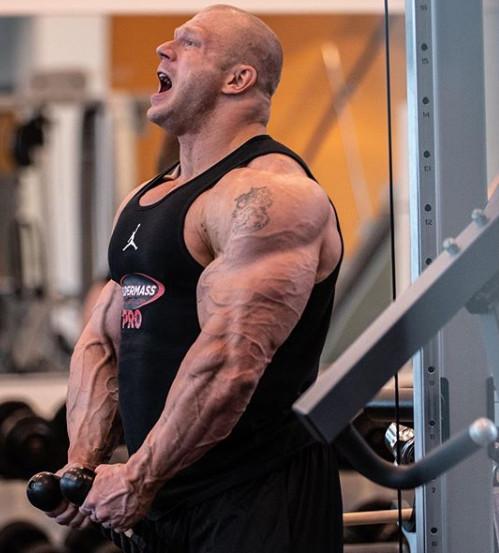 如何训练肩部肌肉用哑铃跟着练,肩部三角肌哑铃训练在家