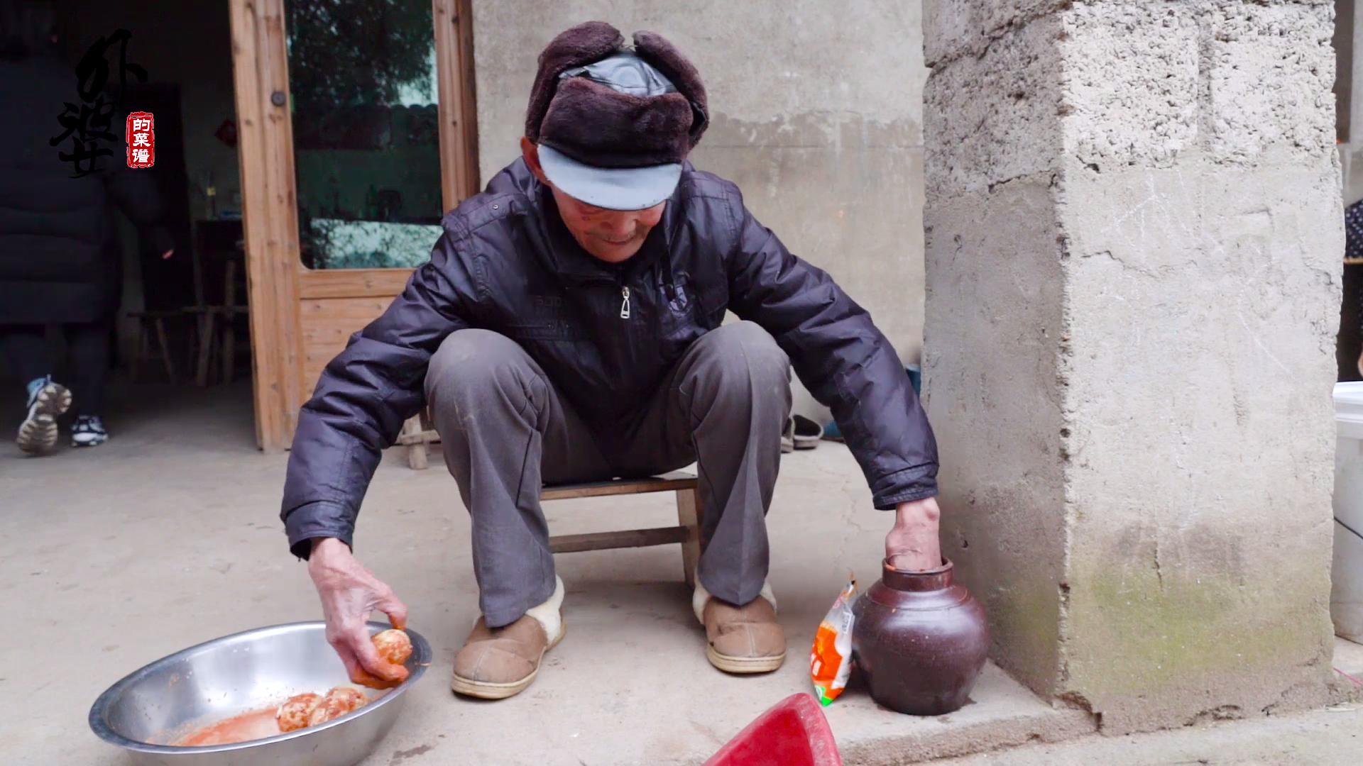 怎么腌制流油的咸鸭蛋窍门,不流油的咸鸭蛋腌制方法