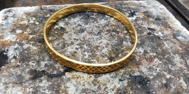 怎么辨别黄金首饰的真假简单方法,不用任何器材就可以辨别黄金真假