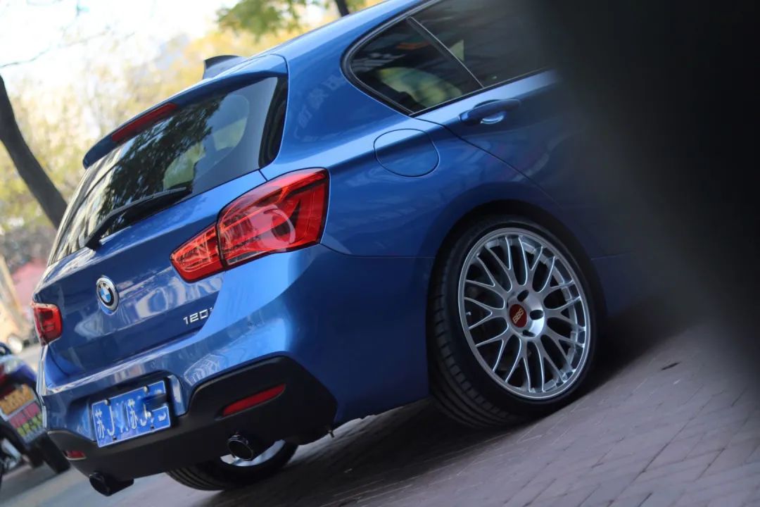 怪兽改造跑车视频,宝马f20120改装