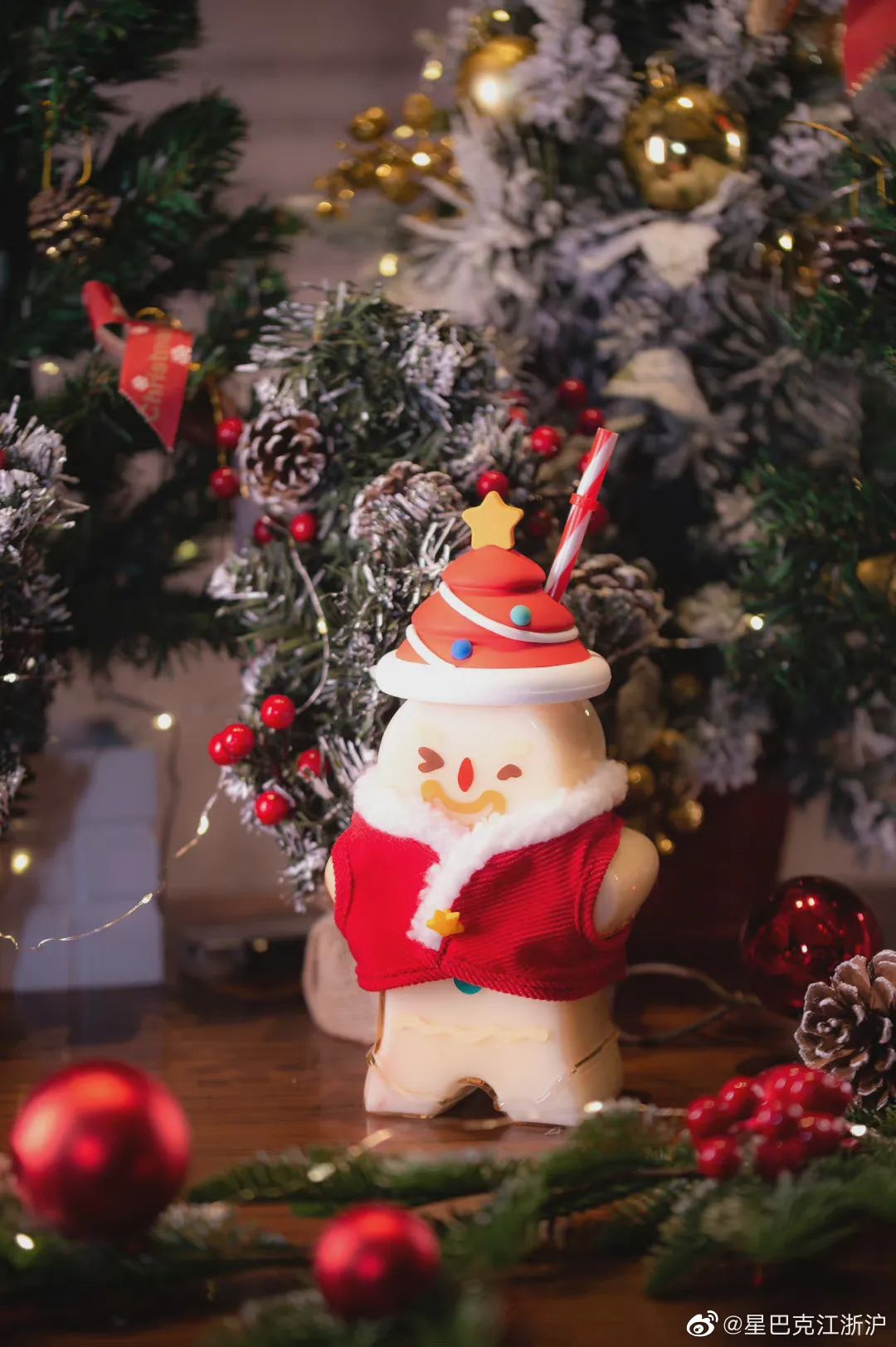 瑞幸星巴克圣诞新品,瑞幸圣诞咖啡杯包装