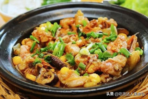 如何做出更美味的土豆香菇鸡,土豆香菇炖鸡不需要炒