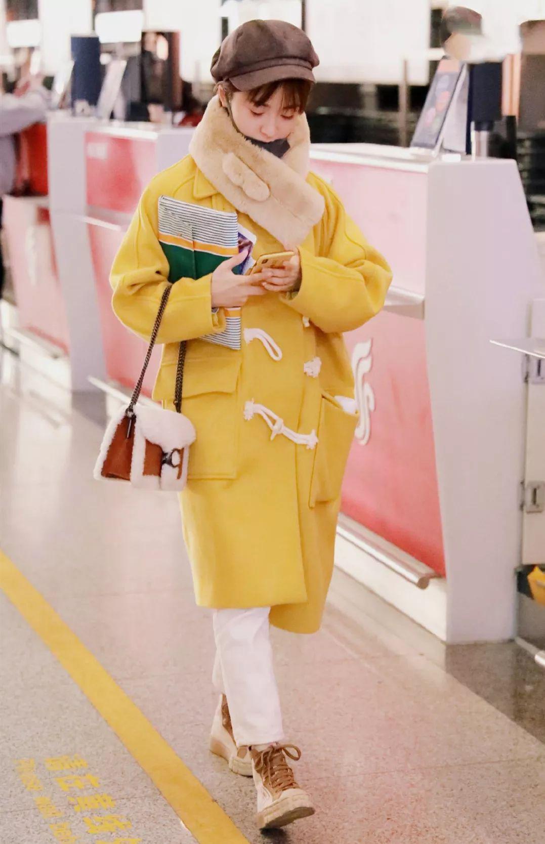 秋冬如何搭配帽子围巾好看,冬天围巾帽子与羽绒服的搭配