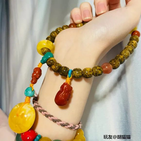 高格调手腕配饰,秋季时尚小配饰