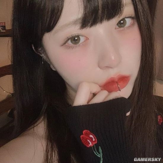 坏坏的动作惹人怜爱韩国美女游戏up主godlita