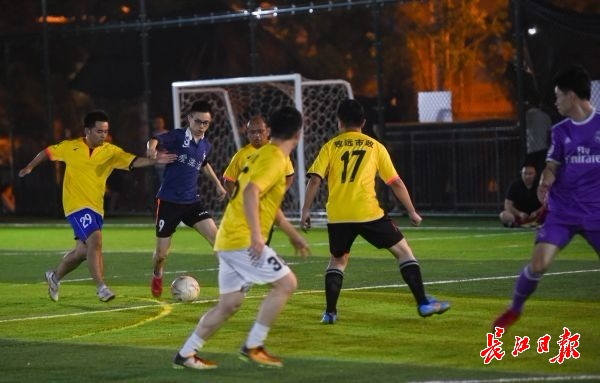 家门口的体育赛事新闻,北京市社区杯足球赛现场直播