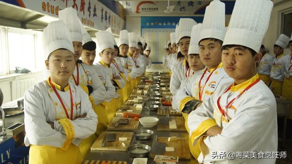 餐饮出纳的岗位职责,酒店餐饮各岗位职责要求