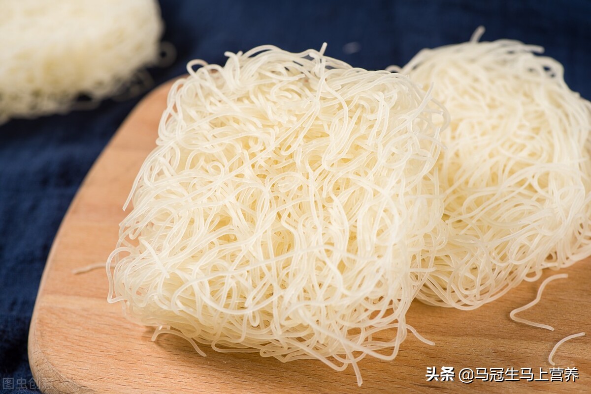 油条买回家后瘦了一圈，是加了铝吗？