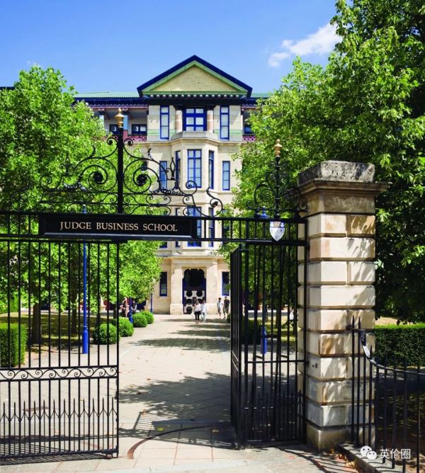 一年48万，奶茶妹妹要读剑桥MBA？这张学生卡信息量也太大