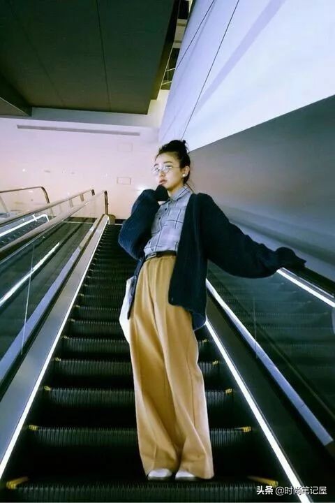 爆款撞色慵懒风毛衣穿搭,毛衣衬衫外套长款慵懒风穿搭