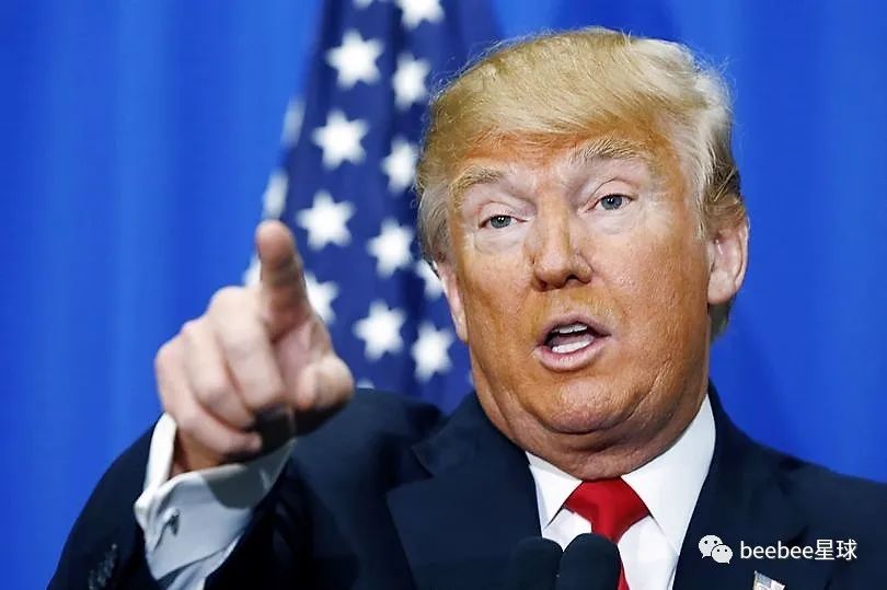 为什么老特的眼袋是白色的？