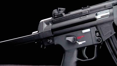 mp5冲锋枪能打死大型动物吗,反恐利器mp5弹鼓式冲锋枪