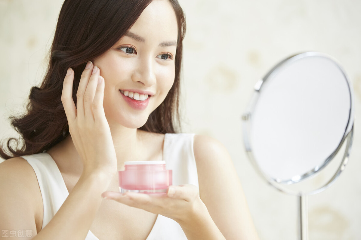 每次来姨妈前爆痘,抓住生理期护肤的黄金周拒绝长痘