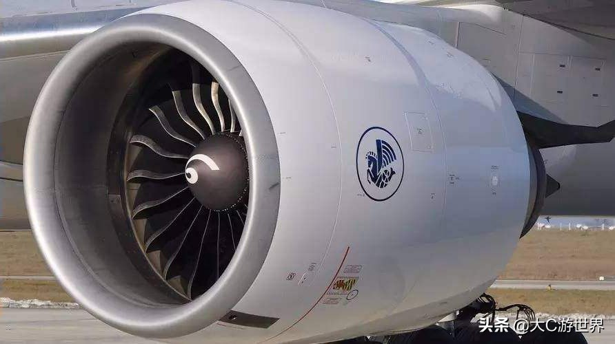 战斗机发动机与客机发动机的区别,民航发动机和战斗机发动机