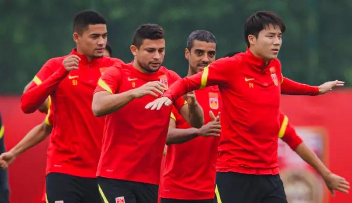 日本前教练评价国足目标,日本国足主帅点评中国足球