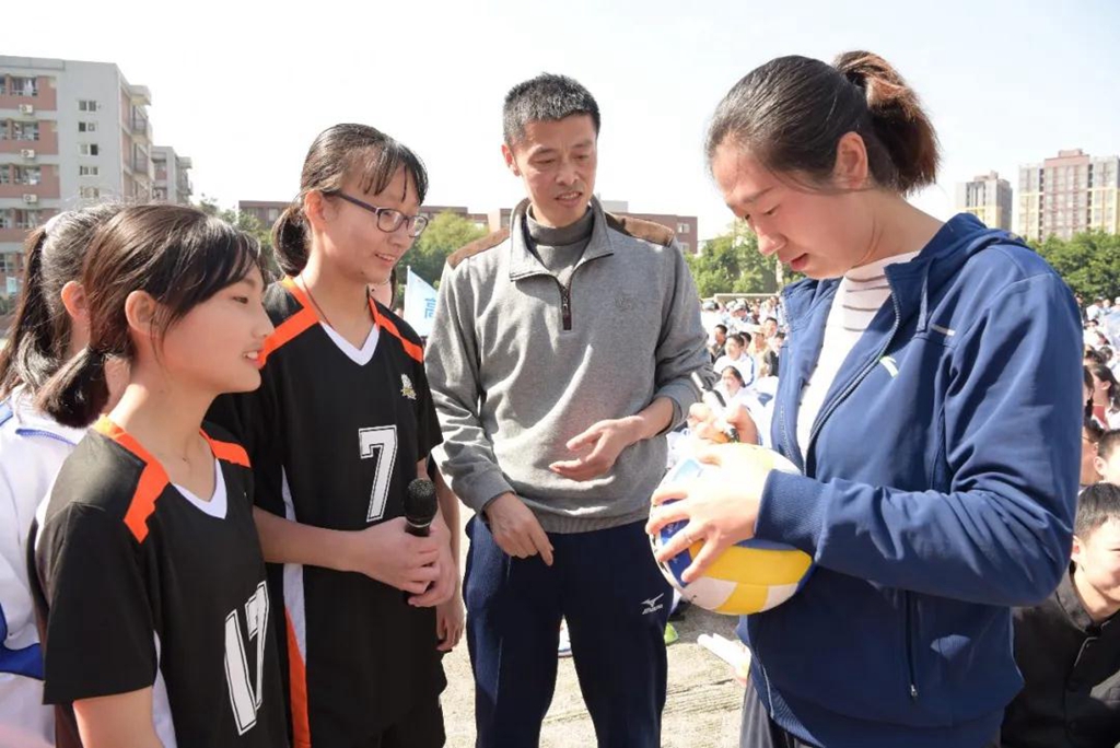 机器人在技能大赛上尬舞,世界机器人舞冠军挑战赛