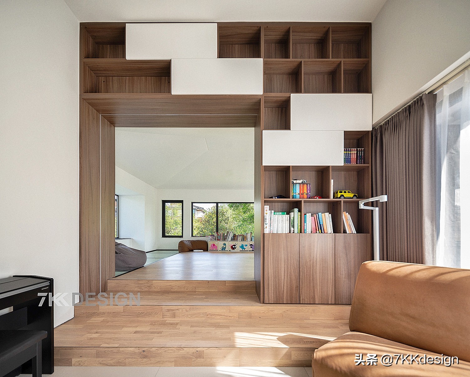 海边联排别墅小院实景现代轻奢,独栋带院子的小别墅年代感