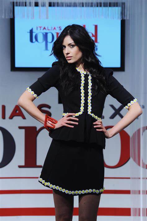 意大利球花莫妮卡,意大利球花莫妮卡贝鲁奇