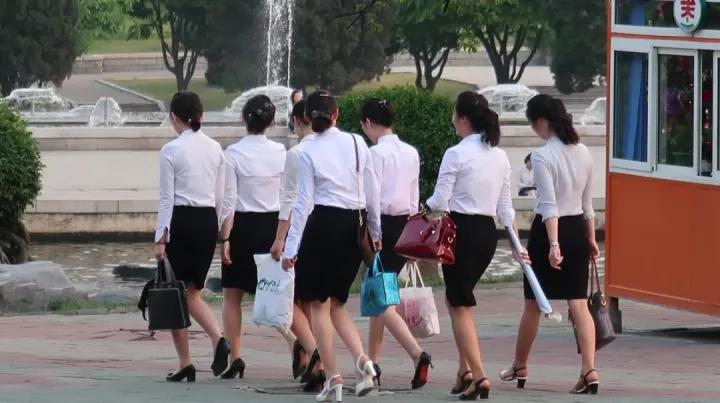 朝鲜职业装女照片高清,韩国女性职业装
