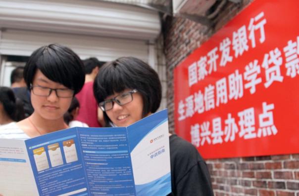 大专生能不能享用火车学生票优惠,大学生坐火车买车票是半价吗