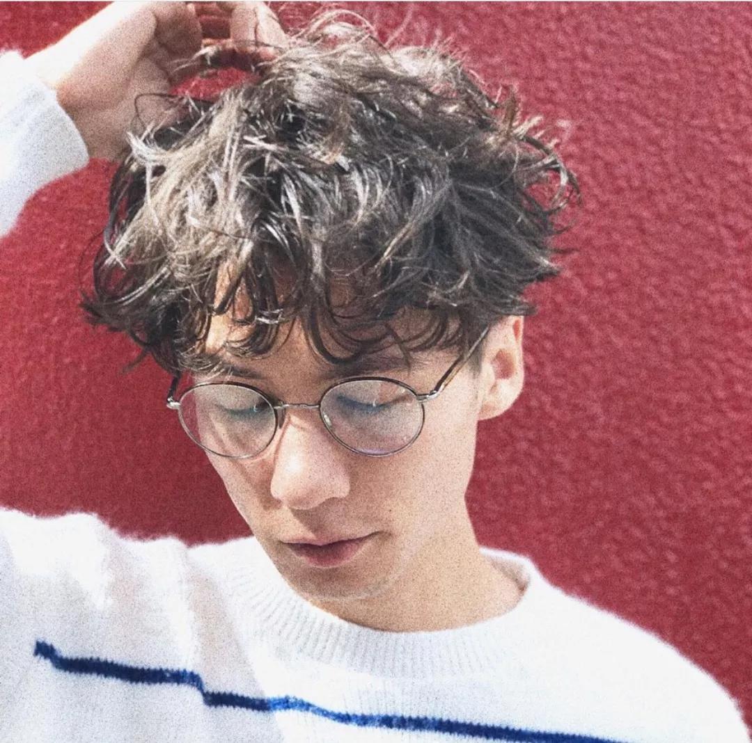 轻熟风小狼狗发型,小狼狗发型短发方脸