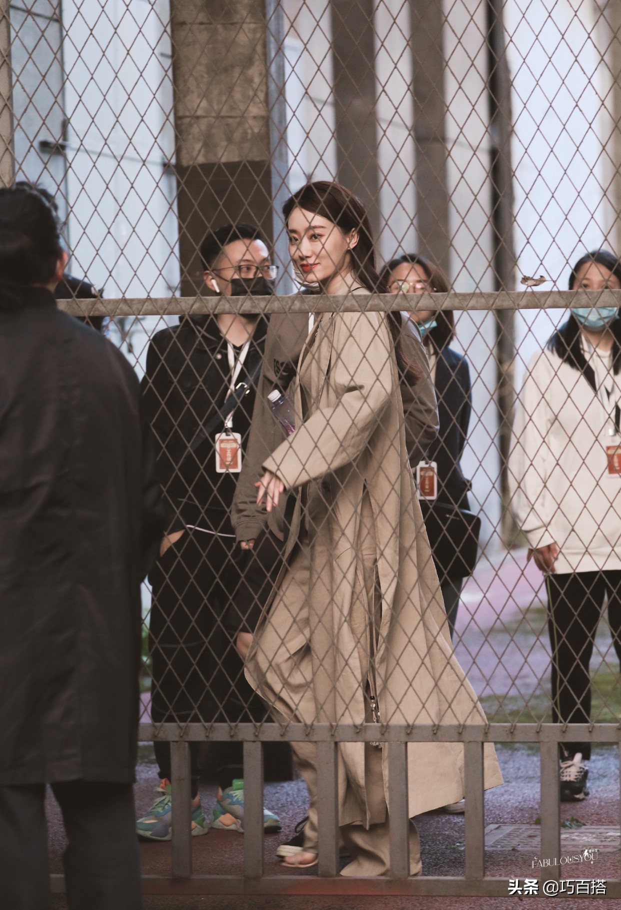 风衣时尚圈里永不褪色的经典,风衣是永不过时的时尚