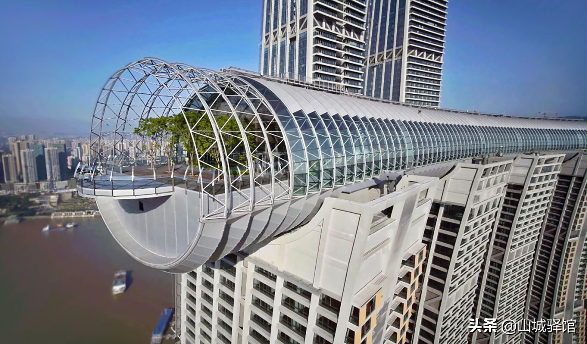 重庆云端之眼高空观景台来福士,俯瞰重庆观景台