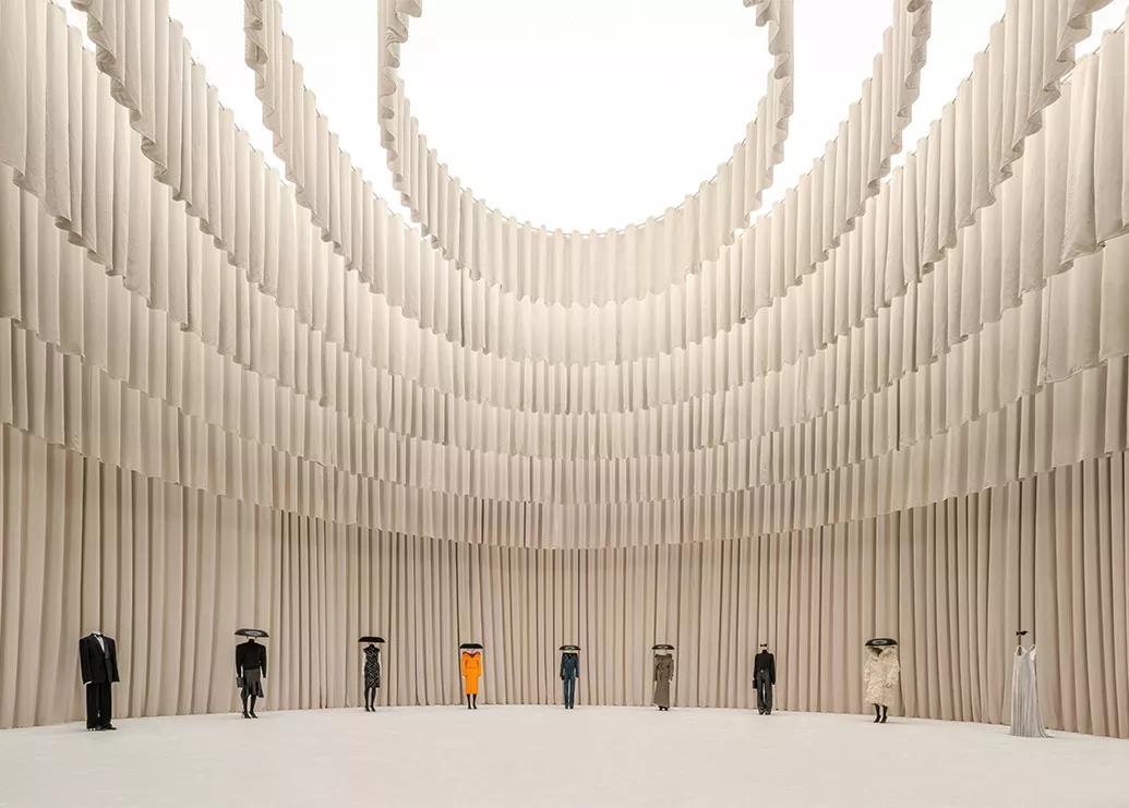 Forever21母公司估值达127亿美元；UR广晟旗舰店年销售额突破亿元