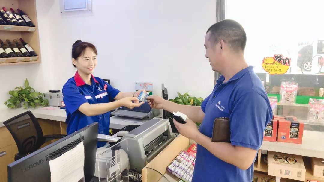 加油站这些事千万不要做,中石化加油站加油服务全过程