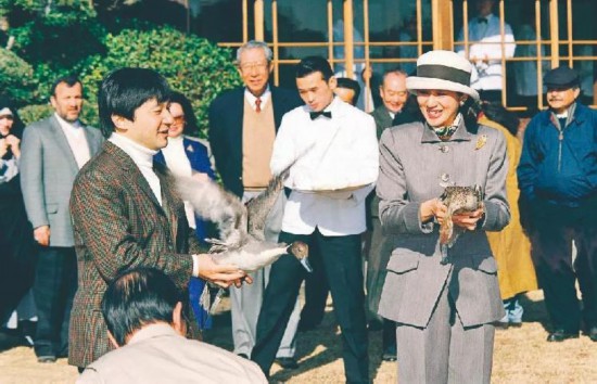 不具备政治实权的日本天皇平时都干些什么