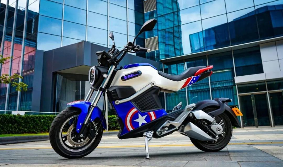 黑科技的电摩MIKUSuper：汽车级锂电双芯双动力指纹解锁