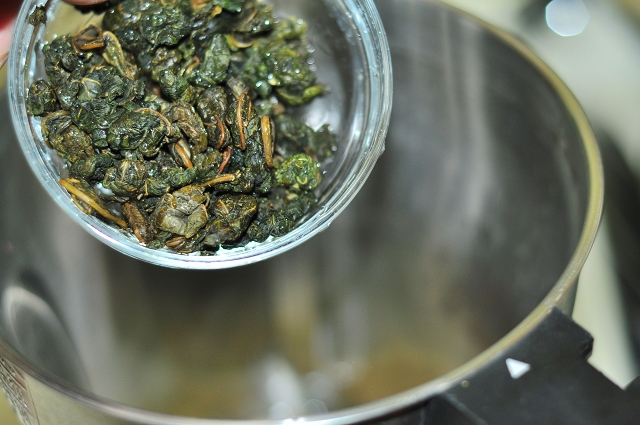 喝茶解酒还是喝蜂蜜解酒,蜂蜜水解酒好还是喝茶解酒好