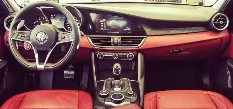 意式情怀试驾阿尔法罗密欧giulia,2017款阿尔法罗密欧giulia2.0t200hp
