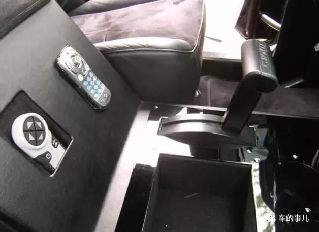 1500万的骑士十五世去洗车，洗车工直摇头：装甲车我们洗不了