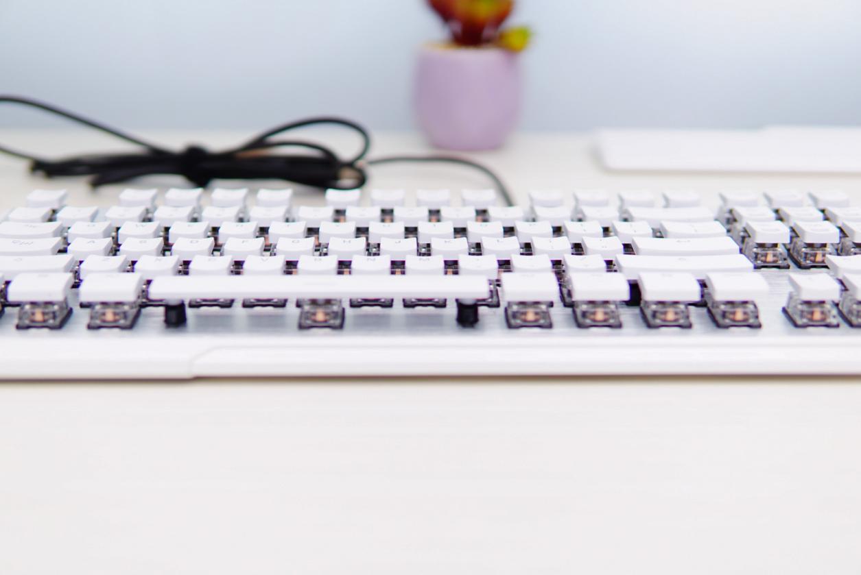 冰豹vulcan光轴键盘,冰豹发布吃鸡电竞机械键盘泰坦轴